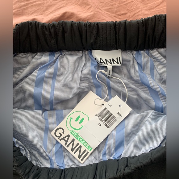 Ganni ripstop wavy hem quilted skirt NWT - Picture 2 of 3